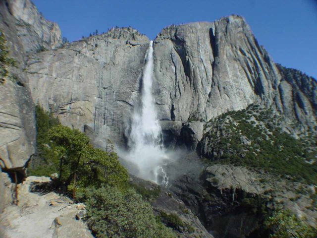 Upper_Yosemite_Falls_012_03202004 - Approaching Upper Yosemite Falls from beyond Columbia Point