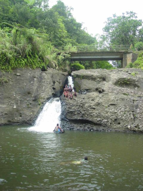 Urus_Waterfall_005_12272005 - Fijians enjoying Uru's Waterfall