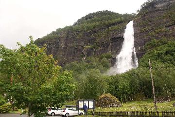 Asafossen (more correctly called Åsafossen) was the conspicuous waterfall spilling into Fortundalen easily seen from the scenic town of Skjolden. I used to call this waterfall 