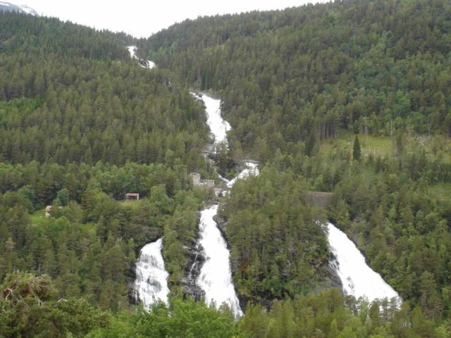 Vermafossen_003_jx_07022005 - The next waterfall we saw further northwest on the E136 was the impressive Vermafossen