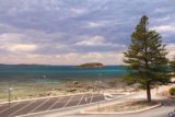 Victor_Harbor_019_11132017 - Context of the car park at the Whaler's Inn with Encounter Bay