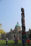 Victoria_BC_037_08022017 - Looking back across a totem pole towards the Parliament Building at the Victoria Harbour