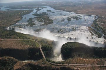 Victoria Falls (or Mosi-oa-Tunya, 
