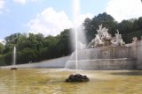 Vienna_671_07092018 - Last look back across the Neptune Fountain as we made our way back towards the Schonbrunn Palace and ultimately the U-bahn