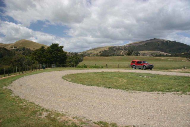 Waihi_Falls_002_01042010 - The wide circle and car park for the picnic area near the top of Waihi Falls