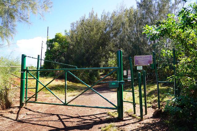 Waimano_Falls_007_11232021 - The gate at the start of the Manana Ridge Trail at the cul-de-sac at the very end of Komo Mai Drive