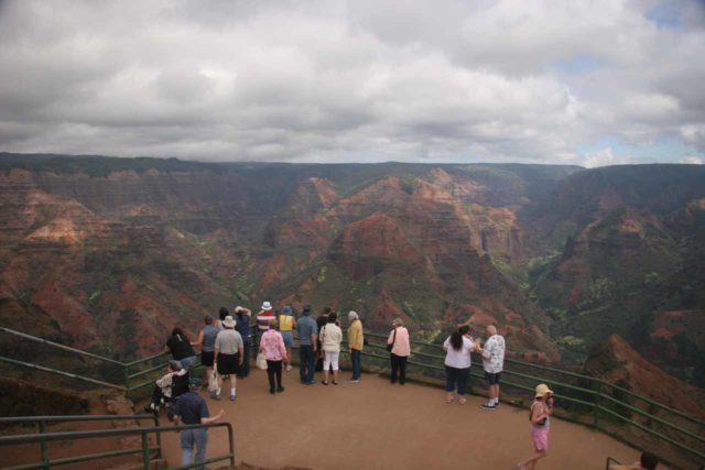 Vaimea_012_12272006 - Vaimea Canyon var den Haajiske version af Grand Canyon, og det er bestemt et imponerende syn at se's definitely an impressive sight to behold