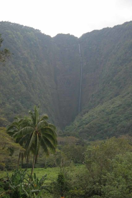 It is not clear if getting this view of Hi'ilawe Falls involves trespassing or not