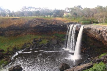 Wannon Falls had that classic rectangular plunge that really pleased Julie since this was the type of waterfall she tended to like more than the others.  As you can see from the photo above...
