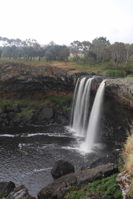 Wannon_Falls_17_032_11152017 - Closer look at Wannon Falls flanked by giant volcanic boulders that have flaked off the neighboring cliffs over the years