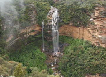 Wentworth Falls was perhaps the most scenic waterfall in the Blue Mountains.  It was certainly our favorite waterfall in this region though admittedly our sampling of waterfalls here was quite...