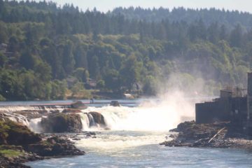 Willamette Falls turned out to be one of the more frustrating experiences that we've had mostly because of its lack of public accessibility.  During our visit, the area around the falls remained...