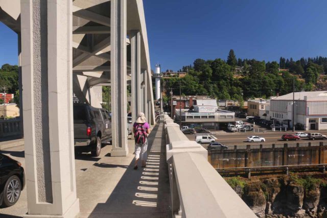 Willamette_Falls_029_07282017 - There was enough clearance for pedestrians on the Oregon City Arch Bridge to at least view Willamette Falls without worrying about being run over