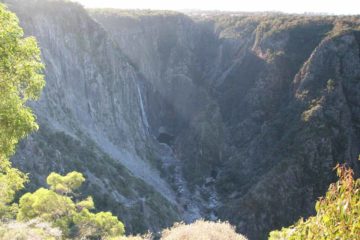 Julie and I anticipated a visit to Wollomombi Falls considering there had been a fair bit of literature devoted to it as being one of Australia's tallest single-drop waterfalls at a reported 220m...