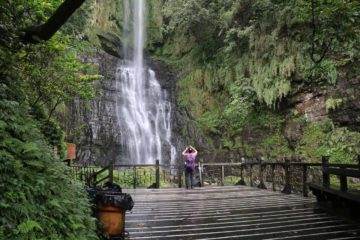 The Wufengchi Waterfall was a very well-known waterfall near the Jiaoxi Hot Springs.  This was one waterfall that my Mom had visited before I went with her to Taiwan in 2016, and it seemed like...