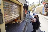 Yoshinoyama_047_04092023 - Tahia loving the sight of a shiba inu in Yoshino Town