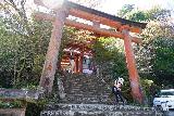 Yoshinoyama_116_04092023 - About to go up through a torii into the Yoshino Mikumari Jinja Shrine beyond the Hanayagura Lookout
