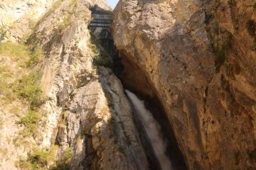 The Zammer Lochputz Waterfall was one of the easier gorge experiences of our Summer trip in 2018, which included other gorges like Höllentalklamm, Raggaschlucht, and Leutaschklamm among others...