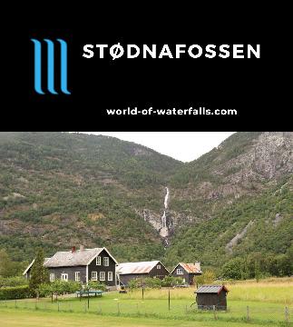 Stodnafossen (Stødnafossen) is an 88m waterfall nestled behind a residential area in the town of Lærdal. We only got roadside views and didn't hike to it.