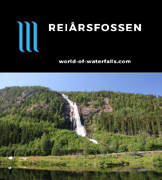 Reiarsfossen (Reiårsfossen) is a towering and twisting 200m roadside waterfall right by the Rv9 in Setesdal Valley in Agder County in the south of Norway.