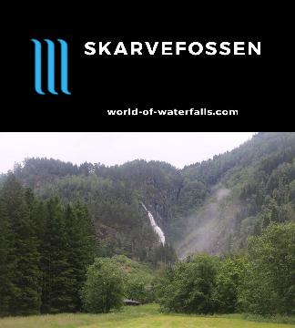 Skarvefossen is a roadside waterfall that we happened to stumble upon while searching for Espelandsfossen in the Granvin Municipality of Vestland, Norway.